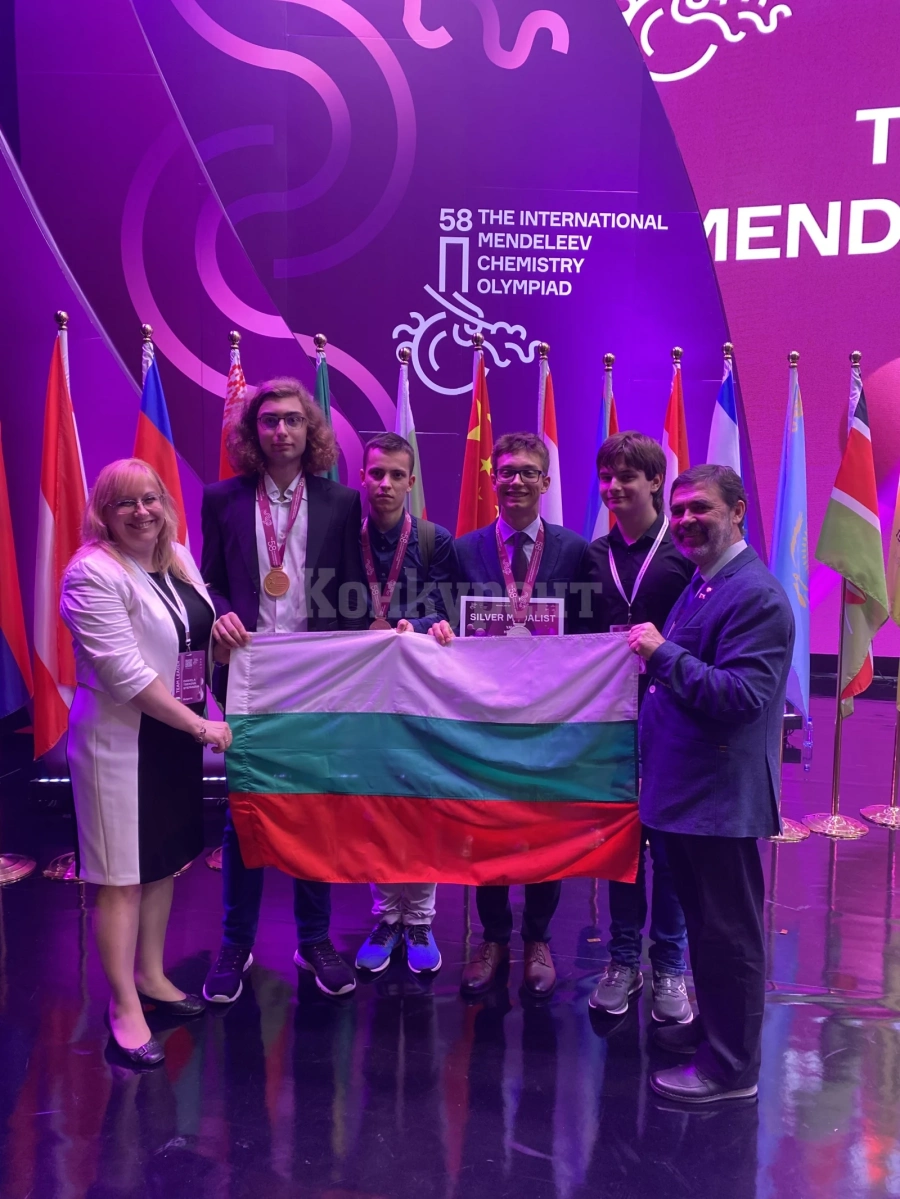 Блестящо представяне на български ученици и златни медали на олимпиада по химия в Китай
