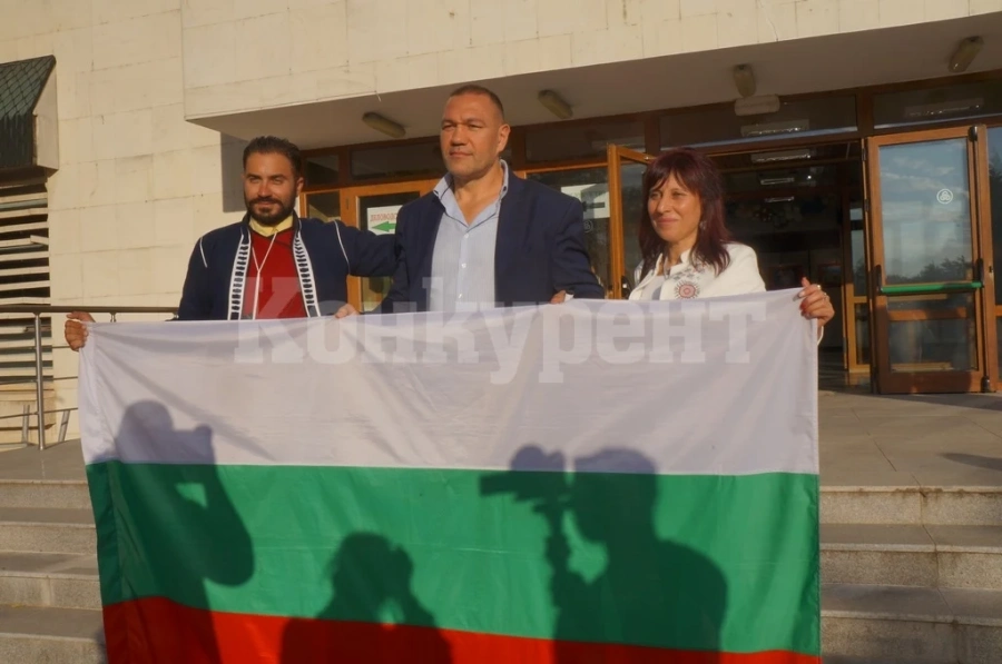 „Урок по родолюбие“ с Кубрат Пулев събра стотици в атомната столица СНИМКИ