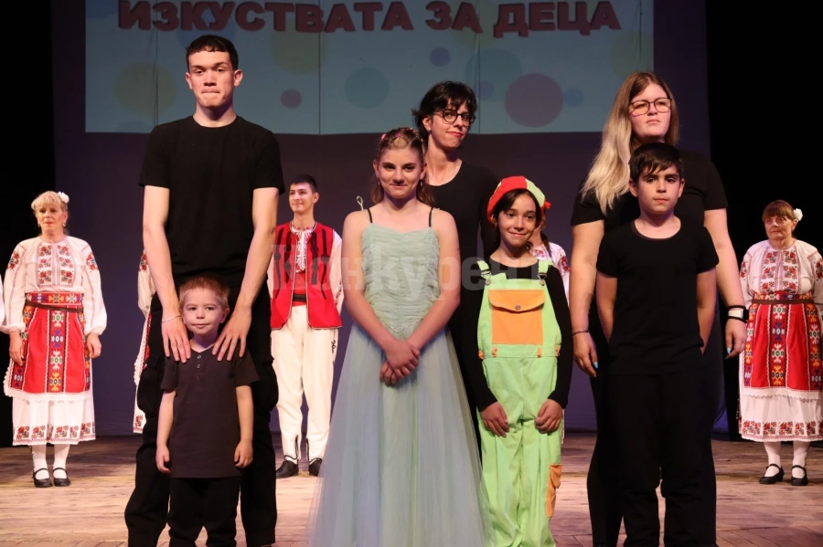 Празник на детското творчество събра стотици в Козлодуй СНИМКИ