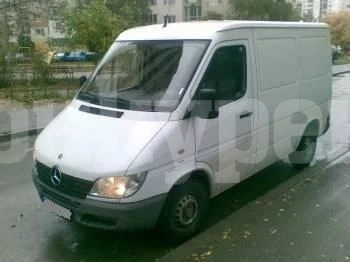 Откраднаха чантичка с пари от кабината на „Мерцедес Спринтер“ във Видин