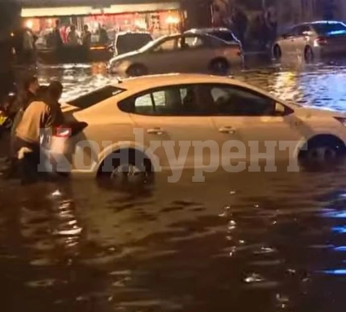 Проливни дъждове наводниха Анкара