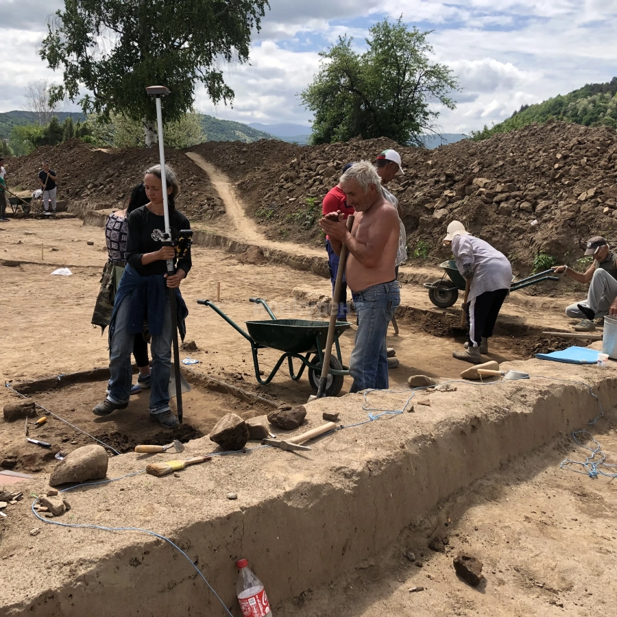 Археолози извършват спасителни разкопки край Мездра – Ботевград