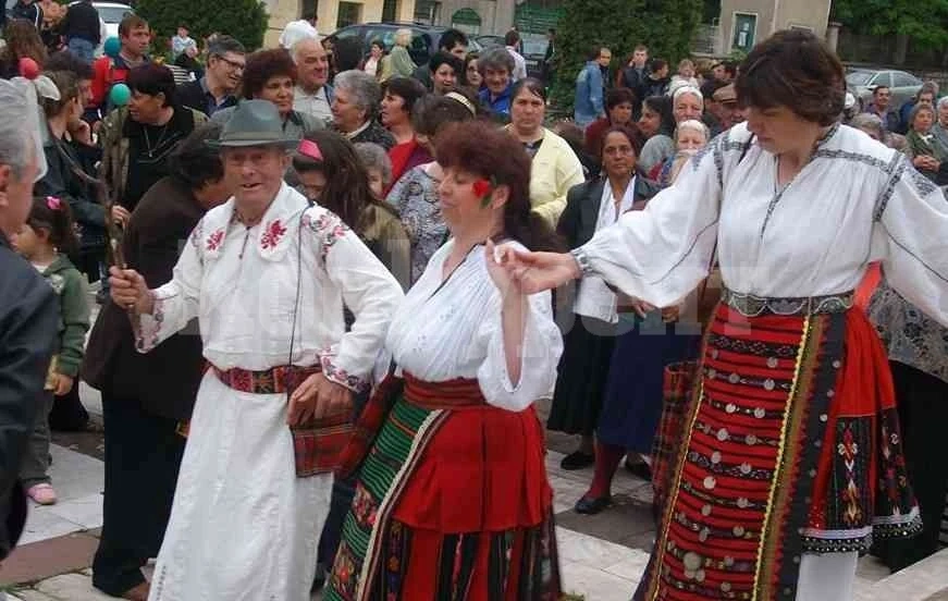 „Ора пащулуй” в Софрониево... за традициите в понеделник след Великден