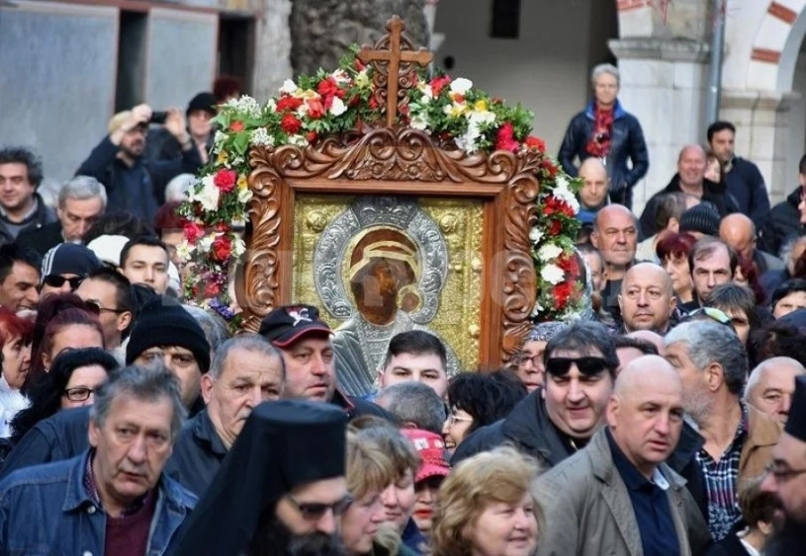 Тръгва шествие с иконата на Богородица на Бачковския манастир