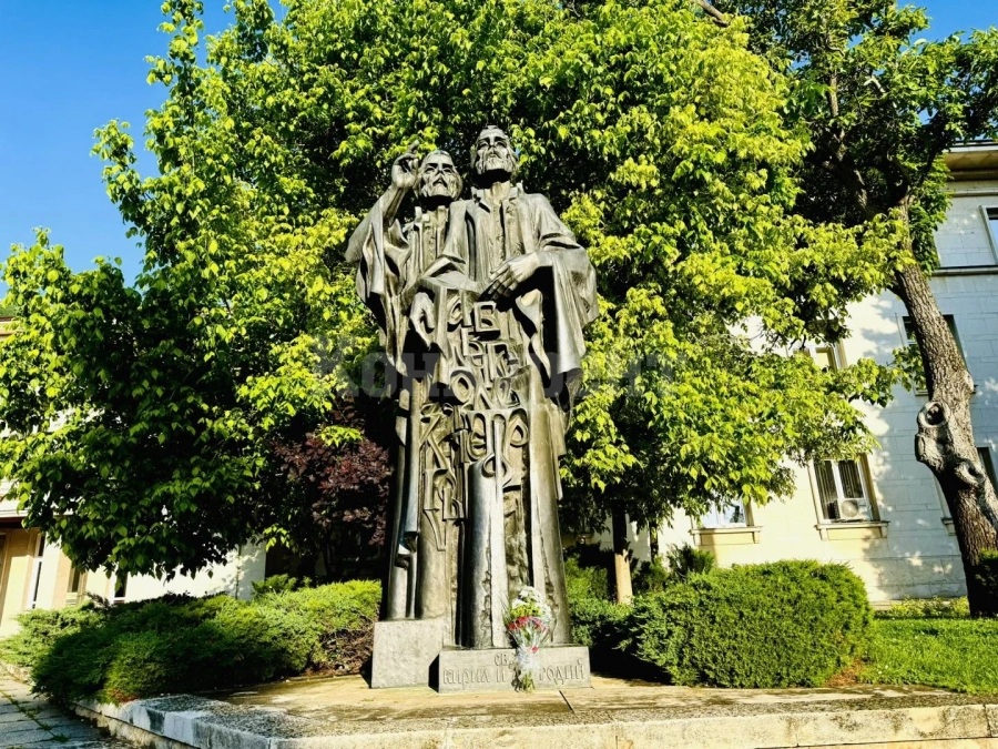 Почитаме паметта на създателите на славянската писменост