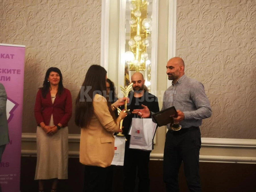 Педагози от Враца с престижни отличия от Синдиката на българските учители СНИМКИ