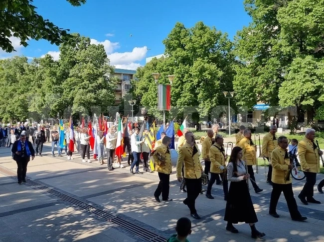 За втори път Перник домакинства годишния форум на Федерацията на европейските карнавални градове, започнал с шествие днес