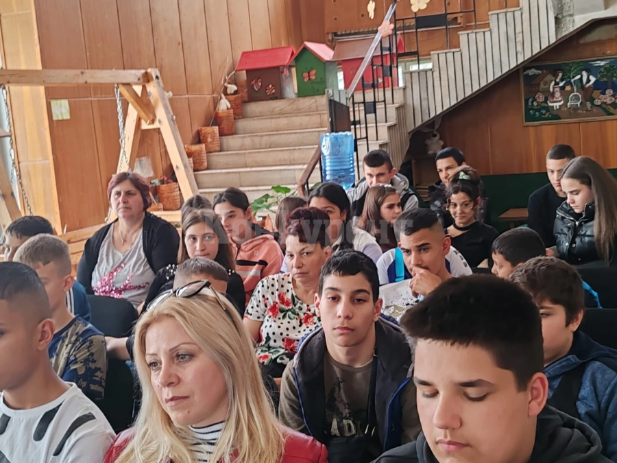 В Софрониево проведоха урок по родолюбие СНИМКИ