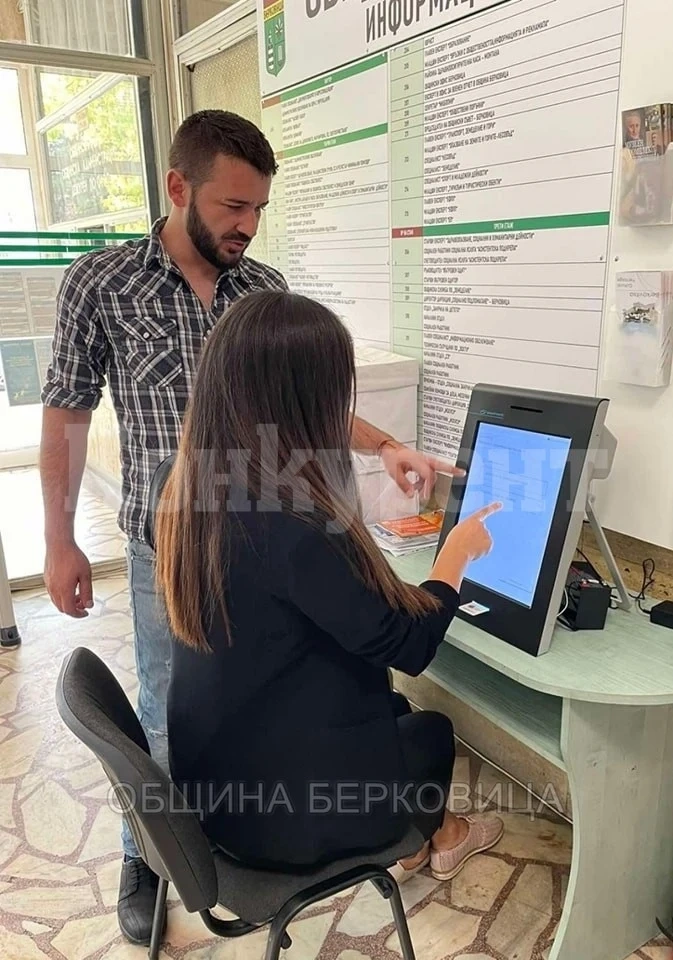 Започна пробно машинно гласуване в Берковица СНИМКИ