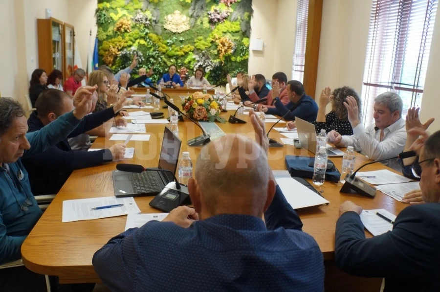 Община Козлодуй взема дълг за да купи чисто нови 2 машини и 7 автомобила