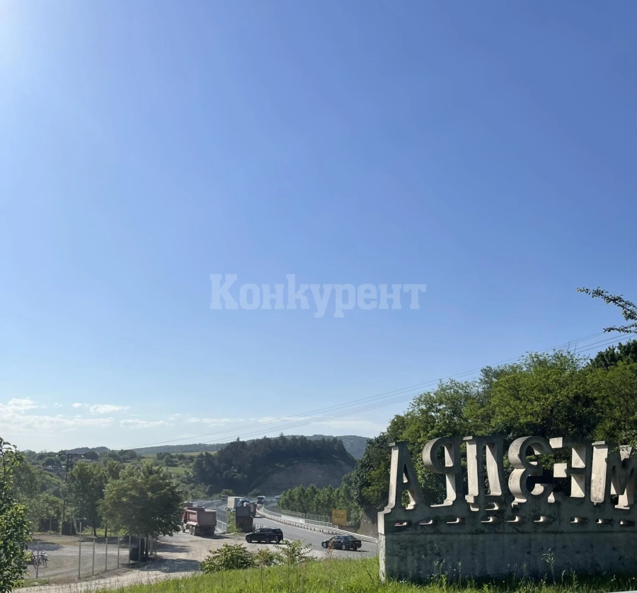 Тежка катастрофа между ТИР и кола на моста при Мездра, има ранени