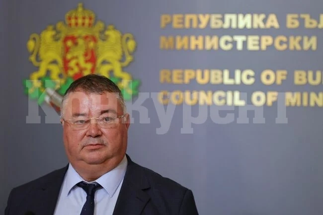 Агенцията по заетостта започва прием на заявления за ваучери за безплатни обучения за работещи, заяви служебният министър Ивайло Иванов
