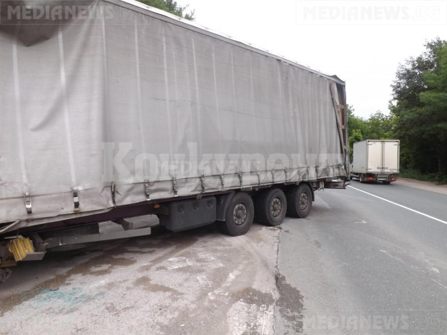 Спасители теглиха аварирал ТИР на Е 79