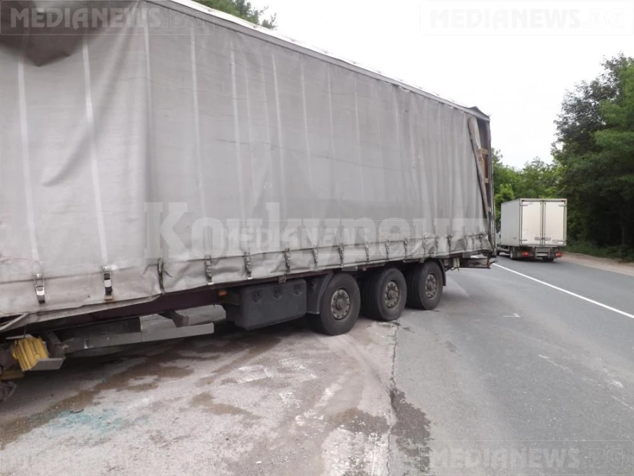 Спасители теглиха аварирал ТИР на Е 79