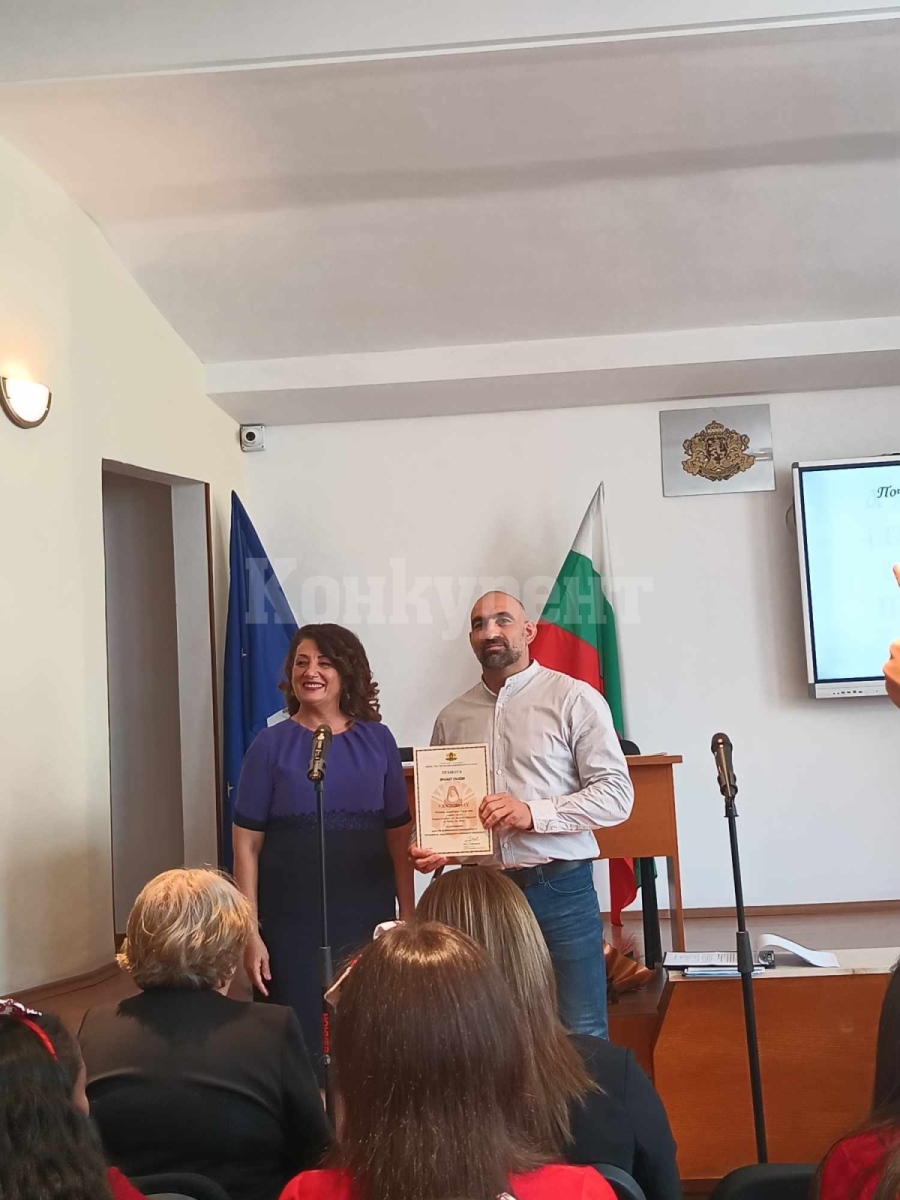 Юлиян Георгиев с почетно отличие „Неофит Рилски“ на МОН.