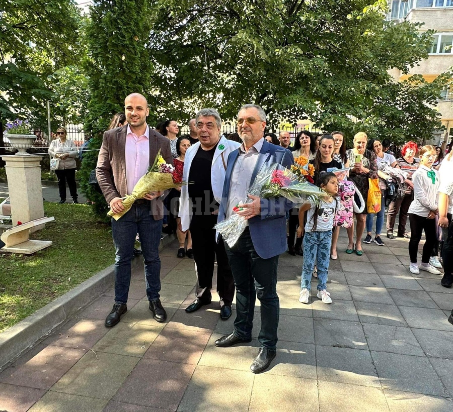 “Благотворни приятели” поставиха паметна плоча на проф. д-р Борис Йоцов в алеята на признателността