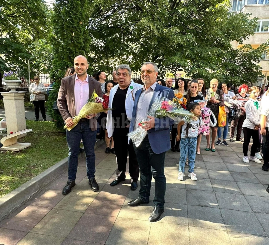 “Благотворни приятели” поставиха паметна плоча на проф. д-р Борис Йоцов в алеята на признателността