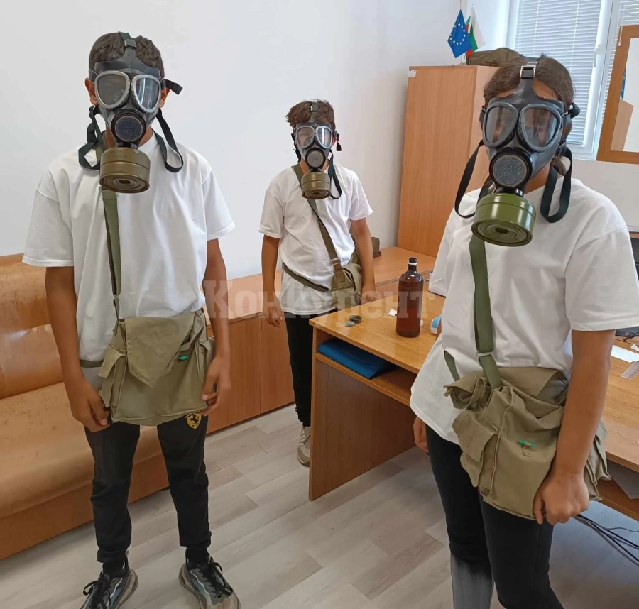 Деца нахлузиха противогази в състезание за действия при бедствия и пожари