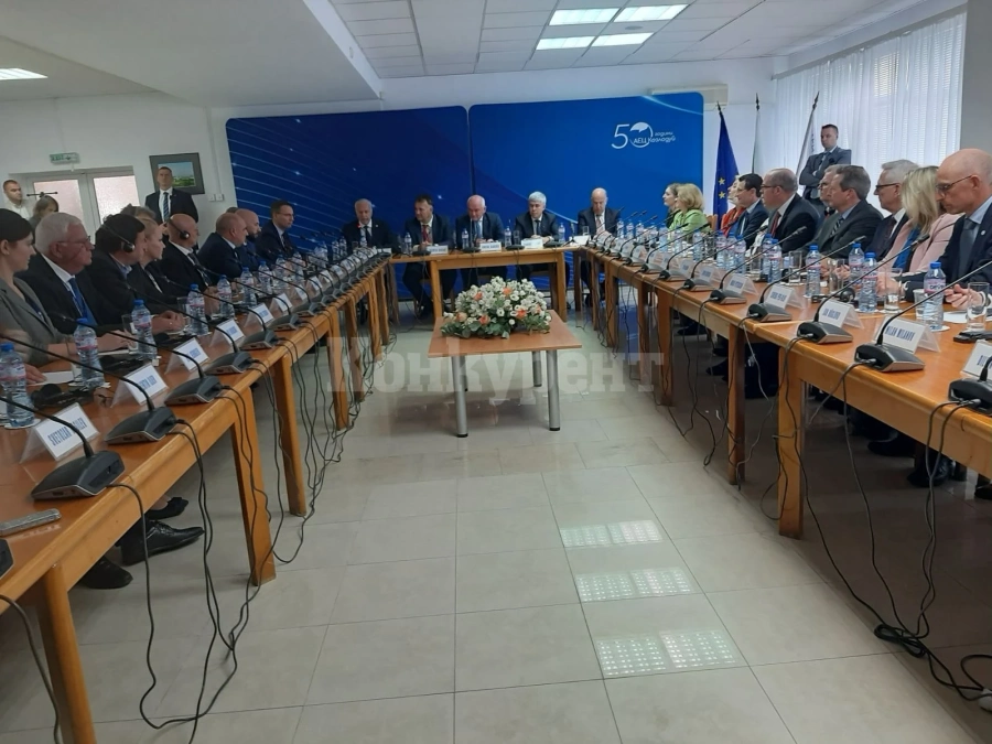 Заредиха 43 касети с ново ядрено гориво в АЕЦ \