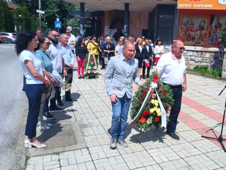 Берковица се поклони пред паметта на Ботев СНИМКИ