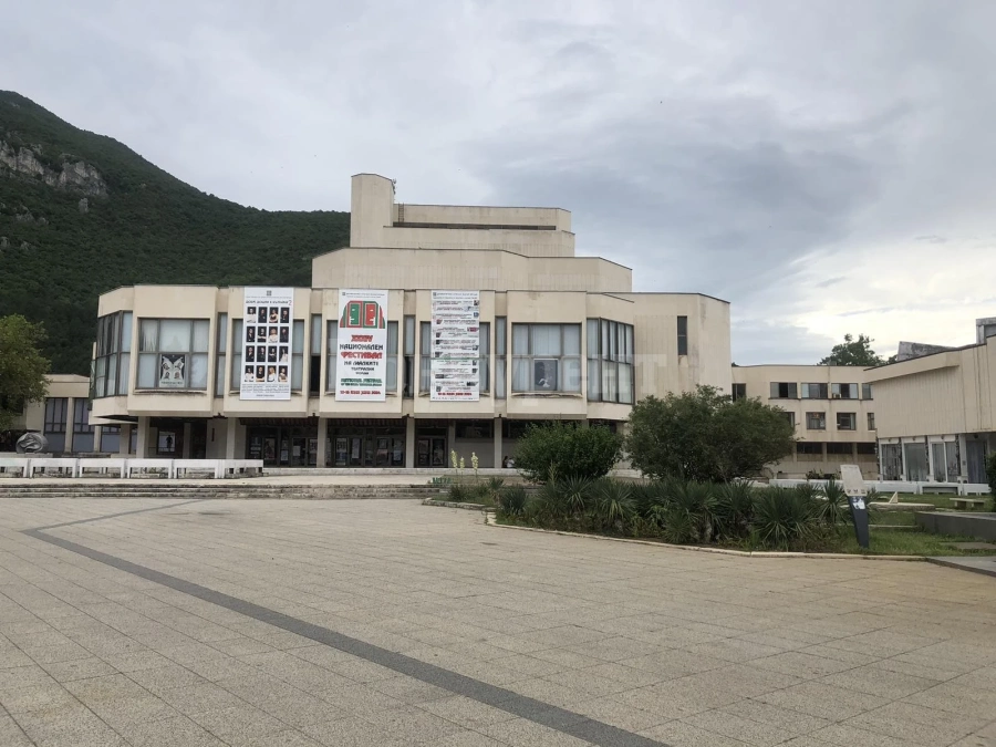 Народният театър тази вечер на врачанска сцена