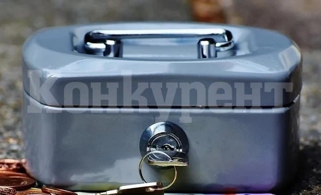 Апаш задигна 4 бона, скрити в малка метална каса