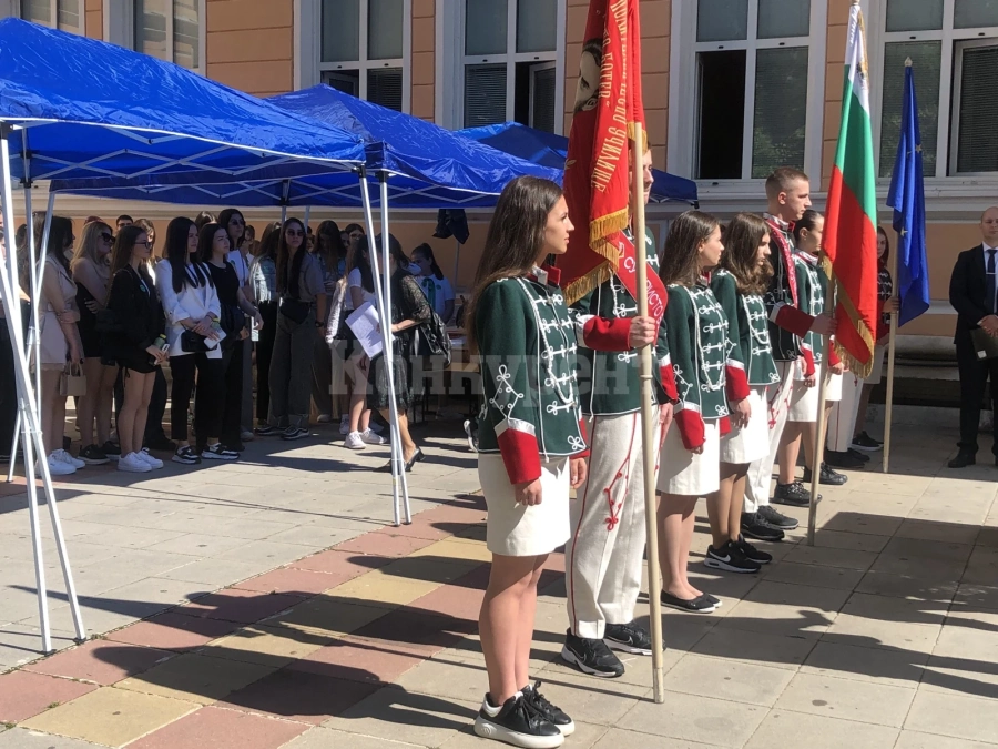 СУ Христо Ботев, Враца връчи дипломите на зрелостниците