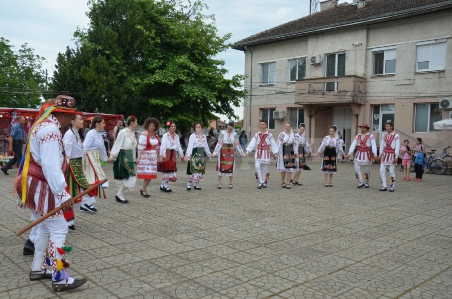 В Покрайна празнуват