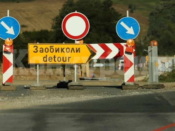 Затвориха Мездра-Лютидол, пуснаха ТИР-овете през Петрохан
