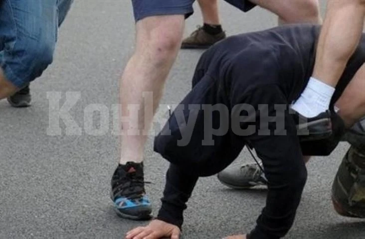 Двама пребиха момче във Врачанско
