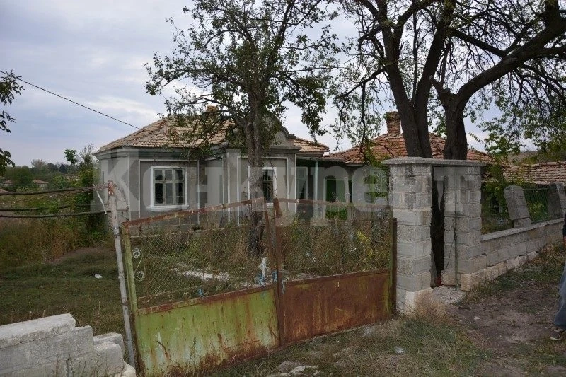 Крадец задигна ограда в Нивянин