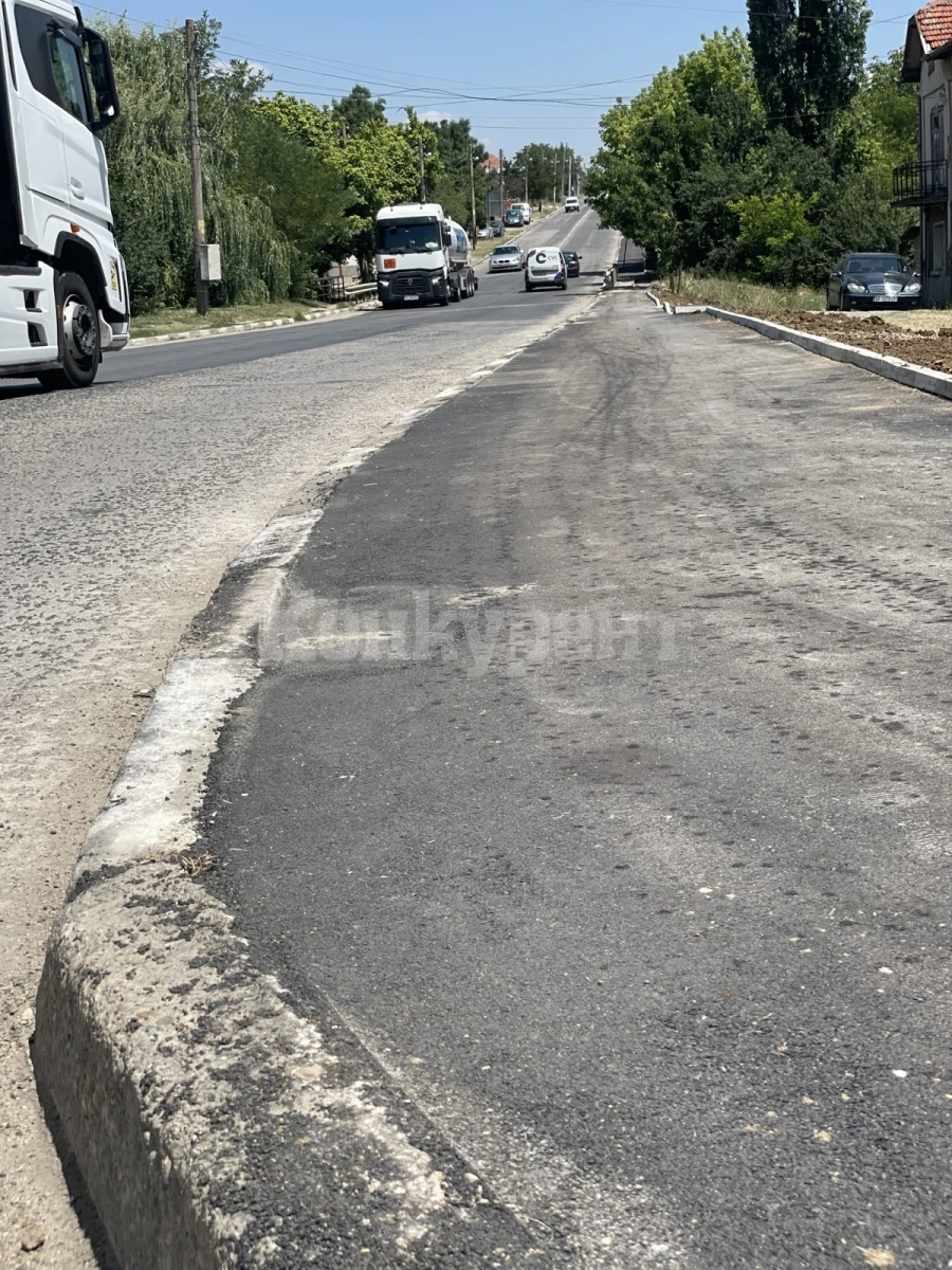 Продължава работата по новите тротоари в Борован