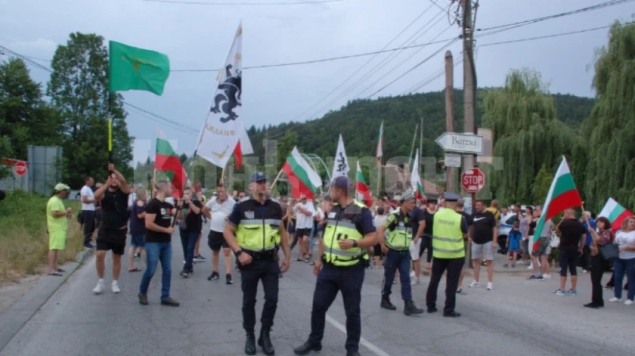 Започват нови протести срещу ТИР-овете през Петрохан