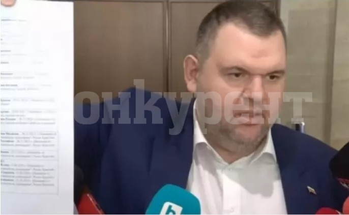 Пеевски показа списъка с \