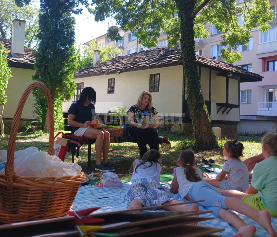 Проведоха „Книжен пикник“ на библиотеката при Народно читалище \