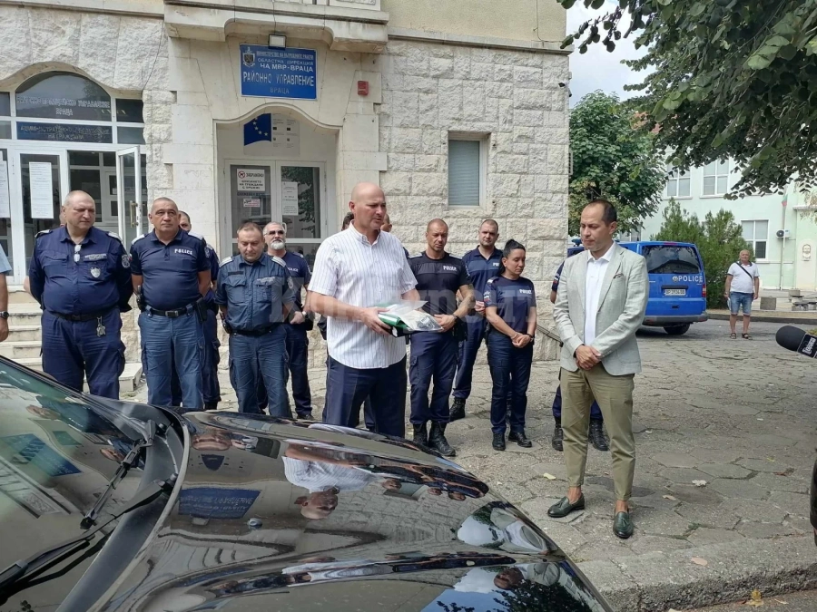 Полицията във Враца вече има два нови високопроходими автомобила