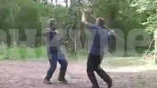 Пиян халоса с дърво в главата съсед, арестуван е
