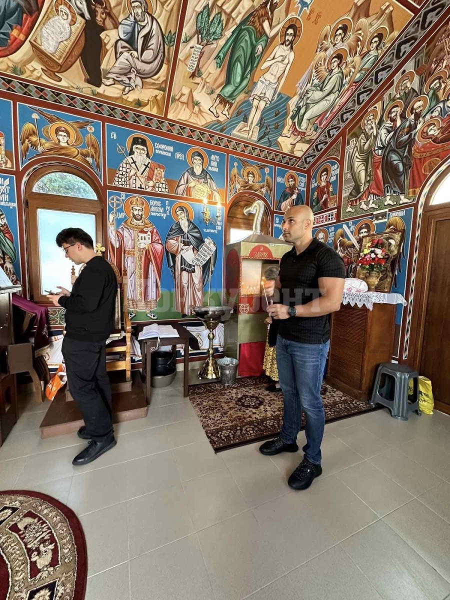  С Литургия и курбан за здраве отбелязаха празника на храм “Св. Рождество Богородично” и на кв. “Кулата”