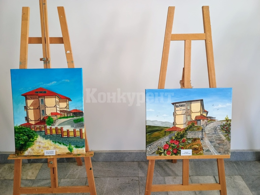 Обща художествена изложба на участници в пленер по живопис е подредена в Община Мездра