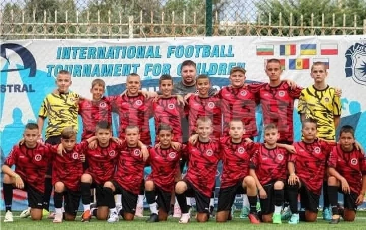 Още престижни резултати за отборите от школата на \