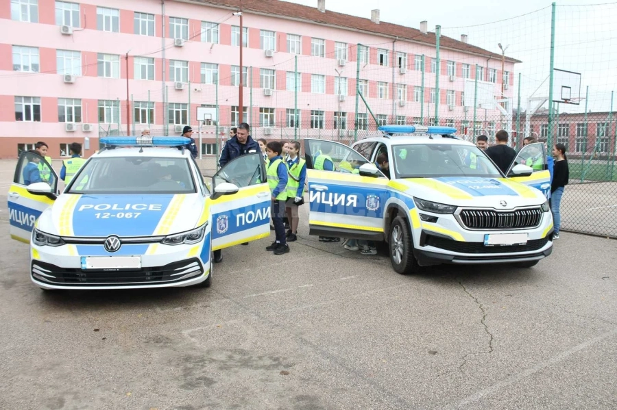 Детски полицейски управления са открити в две училища в град Лом