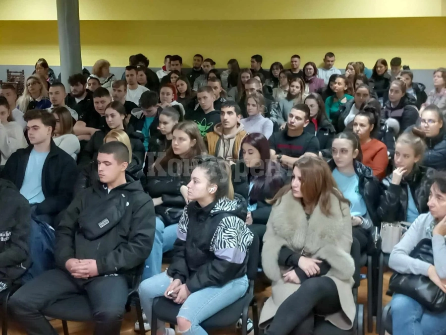 Ученици присъстваха на лекция \