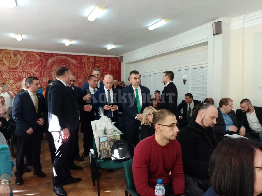 Парламентарната група на „Възраждане“ – на сесия в Монтана