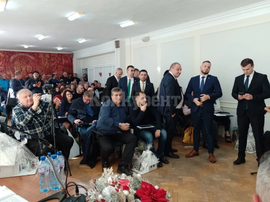 Напрежение на сесията в Монтана, депутати от „Възраждане“ и съветници на косъм от сбиване