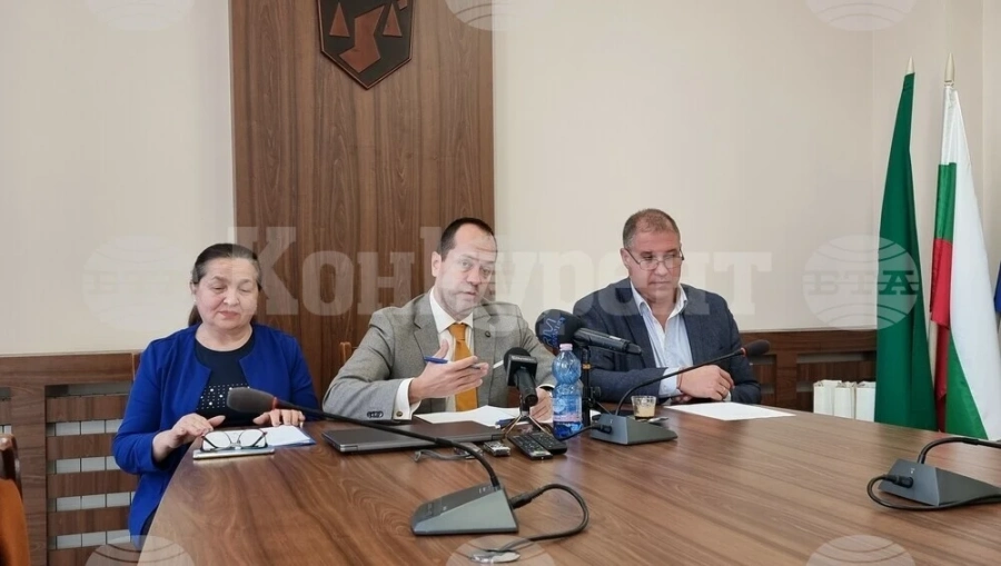 Община Враца подготвя план за основен ремонт на открития басейн , в момента тече ремонт на закрития