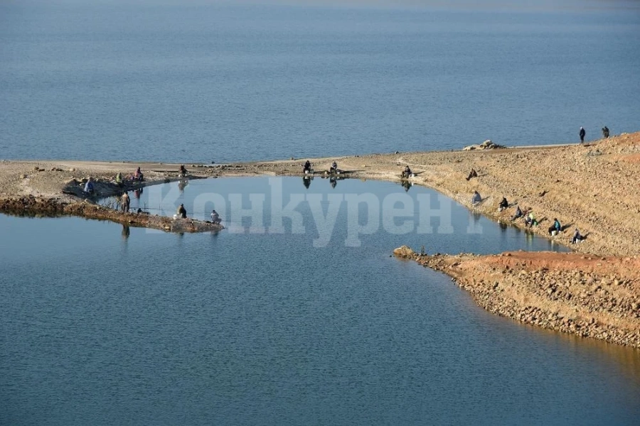 Рекордно ниско е нивото на язовир „Огоста“, намалява и водата в \