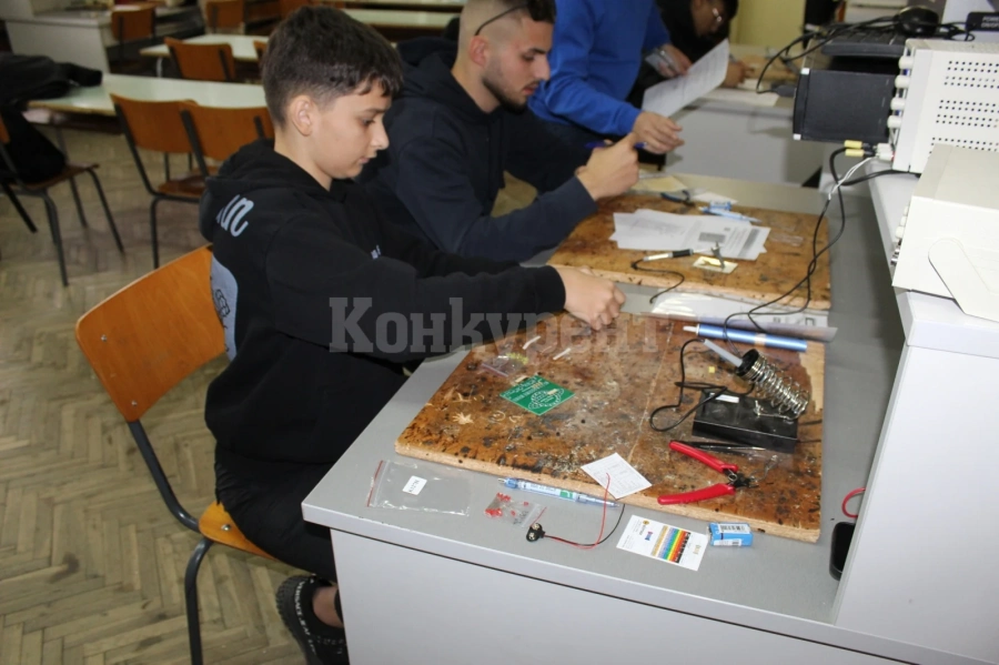 Ученици от ПТГ „Н. Й. Вапцаров“ с отлични резултати на национално състезание