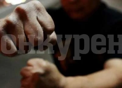 Апаш нападна и преби семейство в магазин в Лом