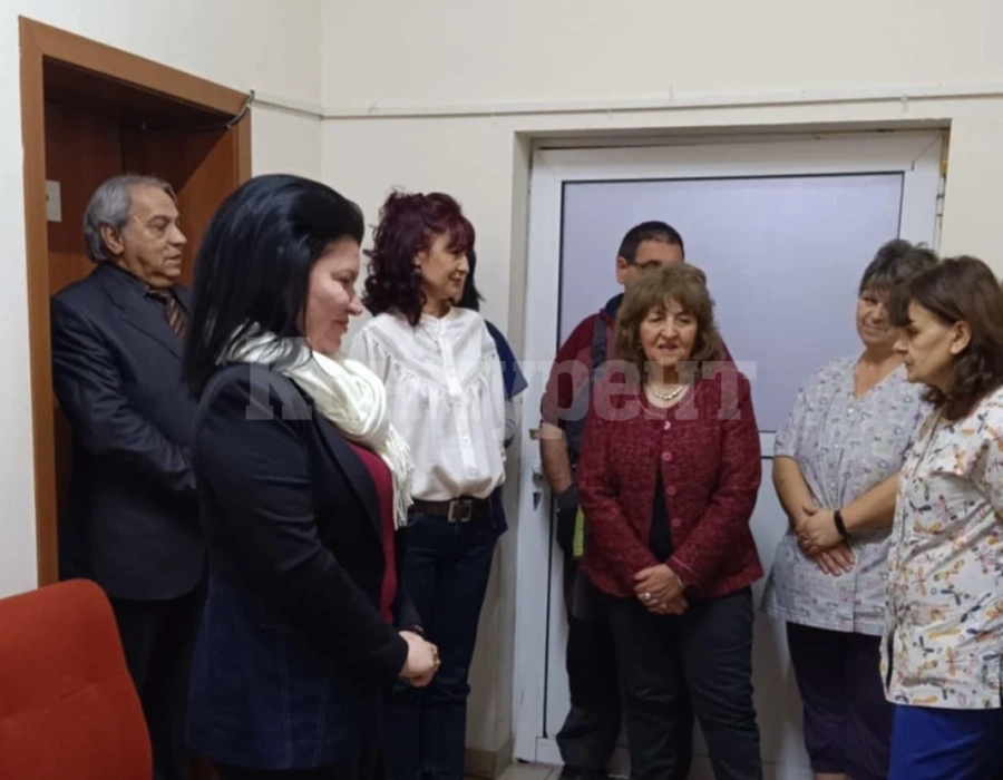 Кметът на Козлодуй Маринела Николова поздрави Милена Стоянова по случай нейното пенсиониране