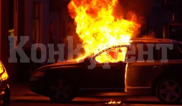 Автомобил горя в Малорад
